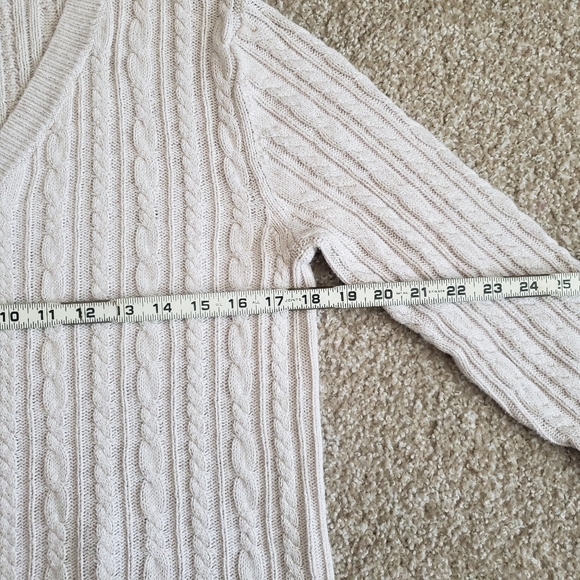 3/$15 Croft & Barrow v-neck sweater   cream and gold fits medium - Picture 5 of 7